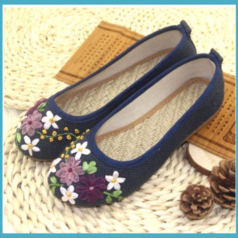 DARK BLUE EMBROIDERY SHOES FLATS w/ NON-SLIP RUBBER SOLE Size 10. NWT